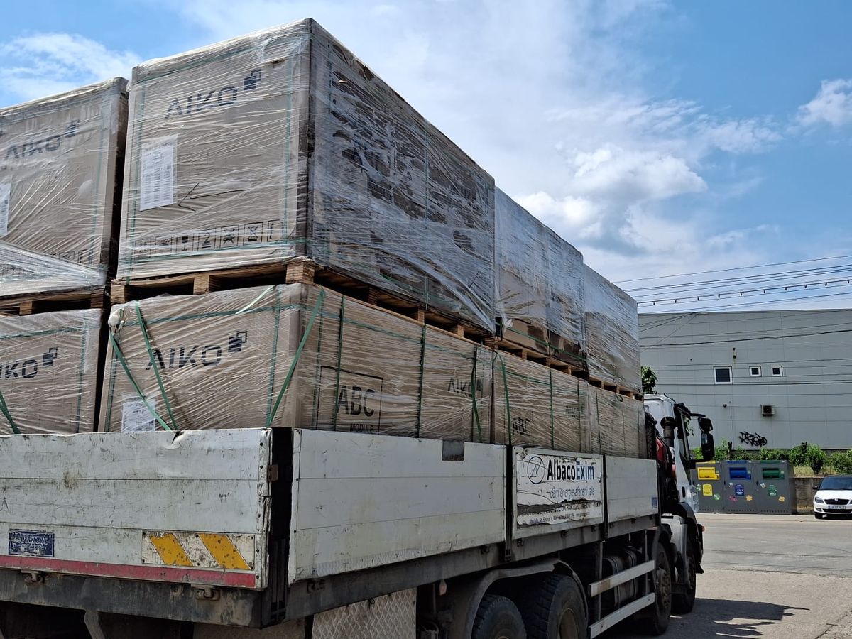 Camion cu paleți AIKO ajuns la depozitul Nectaria